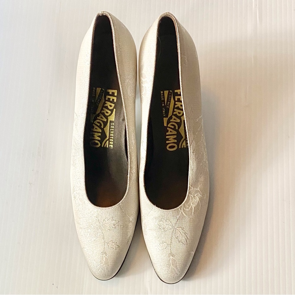 FERRAGAMO White Brocade Pumps